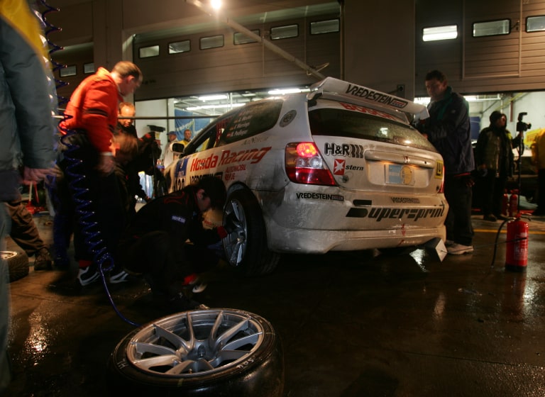 Honda Civic in box at Nuerburgring while night stint