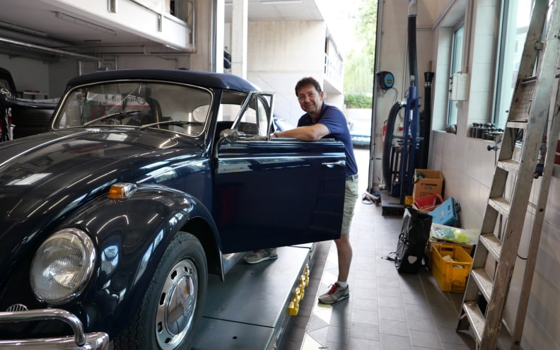 1966 VW Beetle convertible in blue