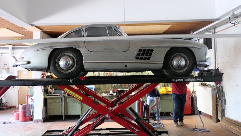 Frank Paul Janssen examining a Mercedes-Benz 300 SL Gullwing for authenticity